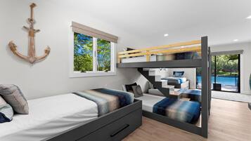 House, Multiple Beds (Fox Run w/Heated Pool & Optional Boat) | 5 bedrooms, travel cot, free WiFi, bed sheets