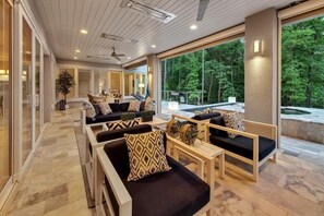 House, Multiple Beds (Barefoot on Blarney) | Living area