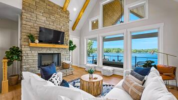 House, Multiple Beds (Hogan Crest) | Living area