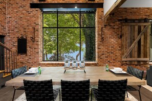 House, Multiple Beds (Ambassador Ridge w/Optional Boat Rent) | Dining