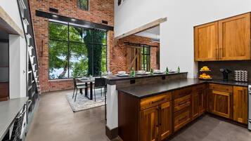 House, Berbilang Katil (Ambassador Ridge w/Optional Boat Rent) | Dapur peribadi | Ketuhar, pembakar roti, pengisar, pencampur