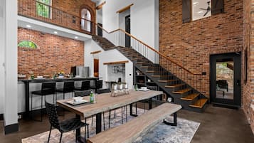 House, Multiple Beds (Ambassador Ridge w/Optional Boat Rent) | Dining