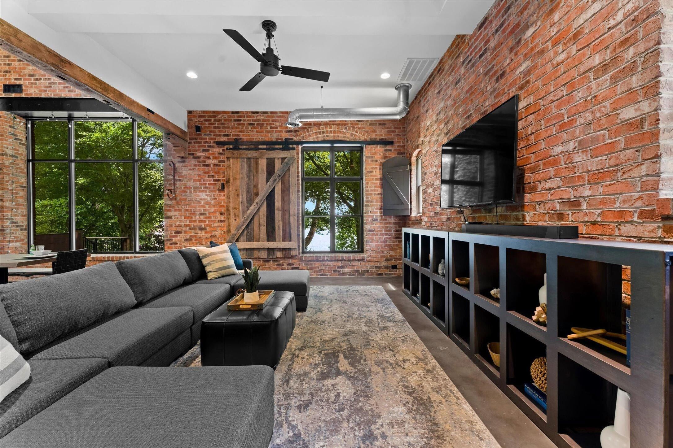 House, Multiple Beds (Ambassador Ridge w/Optional Boat Rent) | Living area