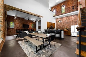 House, Multiple Beds (Ambassador Ridge w/Optional Boat Rent) | Dining - Ambassador Ridge W/optional Boat Rental (Sherrills Ford)