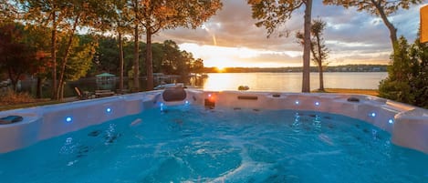 House, Multiple Beds (Channel Marker) | Outdoor spa tub