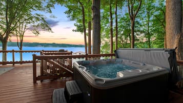 House, Multiple Beds (Normandy Approach) | Outdoor spa tub