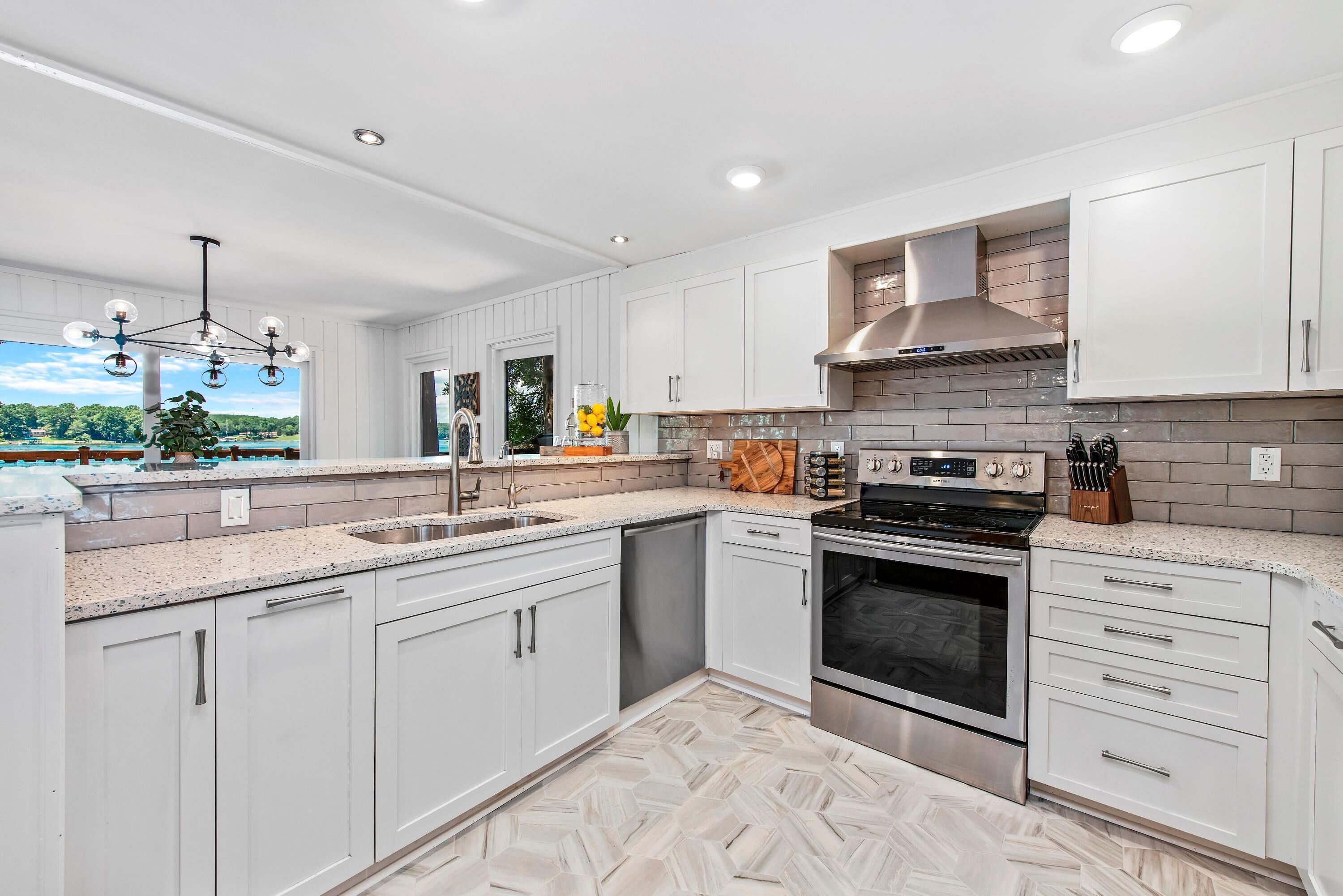 House, Multiple Beds (Normandy Approach) | Private kitchen | Oven, toaster