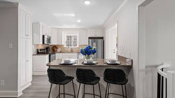 Nhà, nhiều giường (Hillstone Ridge) | Bếp riêng | Lò nướng, lò nướng bánh mì