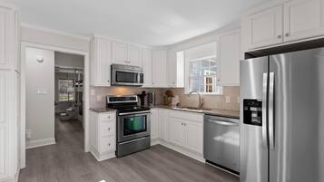 Rumah, Beberapa Tempat Tidur (Hillstone Ridge) | Dapur pribadi | Oven dan pemanggang roti