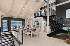 House, Multiple Beds (Keenan Beach w/Beach, Heated Pool & G) | Dining