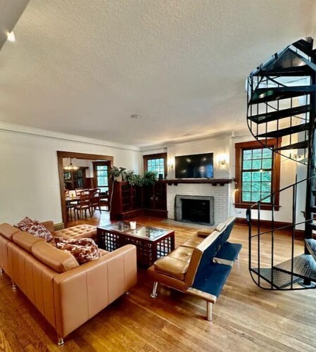 Beautiful and Spacious 3BR plus Garage