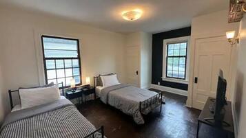 3 bedrooms, free WiFi, bed sheets