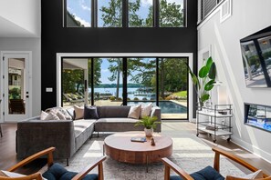 House, Multiple Beds (Shoreline on Stonemarker) | Living area