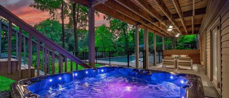 House, Multiple Beds (Queens Cove) | Outdoor spa tub
