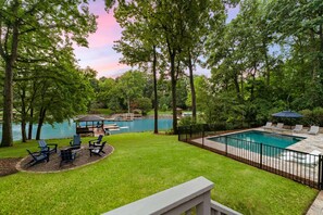 Property grounds - Queens Cove (Mooresville)