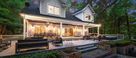 House, Berbilang Katil (Grand Bay w/Hot Tub, 440' Shoreline &) | Bahagian luar