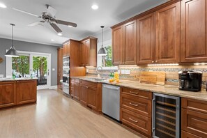 House, Multiple Beds (Grand Bay w/Hot Tub, 440' Shoreline &) | Private kitchen - Grand Bay W/hot Tub, 440' Shoreline & Optional Boat Rental (Mooresville)