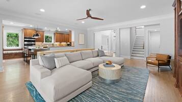 House, Multiple Beds (Grand Bay w/Hot Tub, 440' Shoreline &) | Living area
