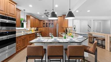 House, Multiple Beds (Grand Bay w/Hot Tub, 440' Shoreline &) | Private kitchen