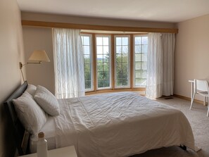 3 habitaciones, escritorio, tabla de planchar con plancha y wifi gratis 