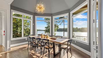 House, Multiple Beds (Mallard Vestige) | Dining room