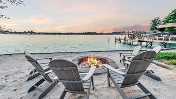 House, Multiple Beds (Strawpocket to Starboard) | Property grounds