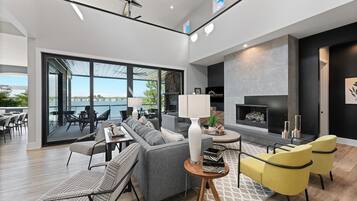 House, Multiple Beds (Strawpocket to Starboard) | Living area