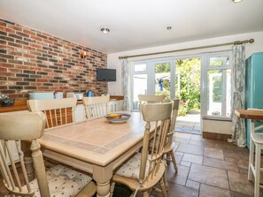 Dining - 50 Harbour Road (Bognor Regis)