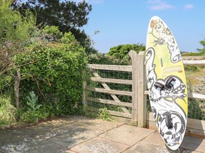 المنطقة المحيطة بالمنشأة