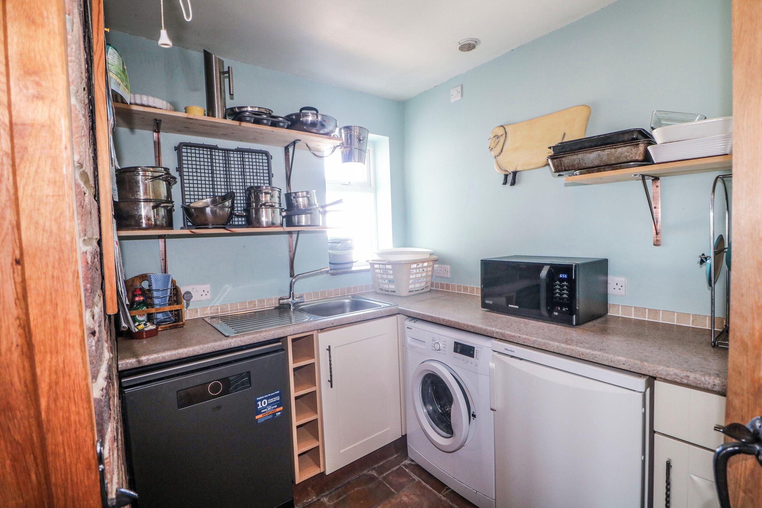 Cottage | Private kitchen | Fridge, dishwasher, electric kettle, toaster
