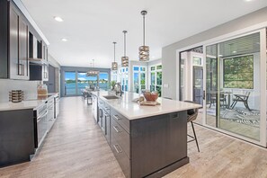 House, Multiple Beds (Sterling on Strawpocket) | Private kitchen | Oven, electric kettle, toaster