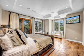 6 habitaciones, escritorio y tabla de planchar con plancha