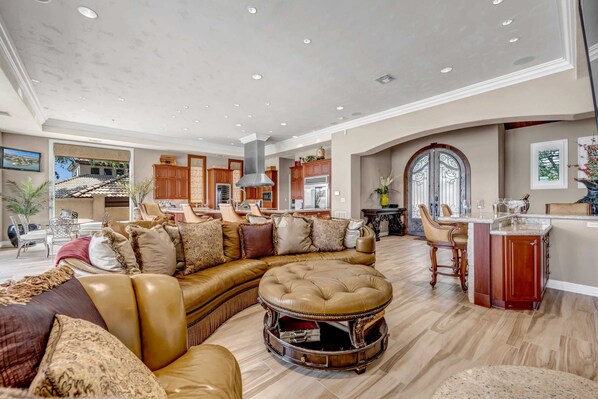 Smart TV, fireplace, books, offices