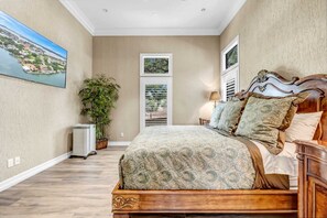 6 bedrooms, desk, iron/ironing board, travel cot