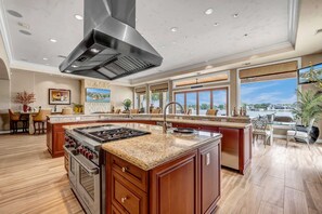 Fridge, microwave, oven, stovetop - The Villa on Matern | Concierge Services (Horseshoe Bay)