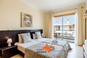 3 chambres, fer et planche à repasser, lit parapluie, Wi-Fi gratuit