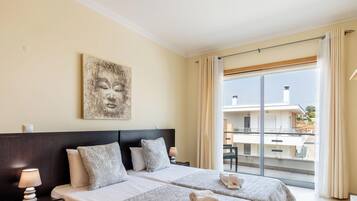 3 bedrooms, iron/ironing board, travel cot, free WiFi