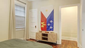 3 bedrooms, desk, iron/ironing board, free WiFi