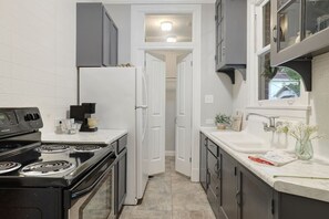 Fridge, microwave, oven, stovetop - Main Street Charmer 3 Bedrooms (New Iberia)