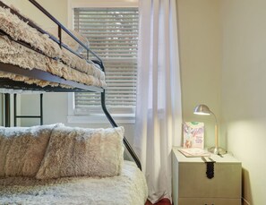 3 bedrooms, desk, iron/ironing board, free WiFi - Main Street Charmer 3 Bedrooms (New Iberia)