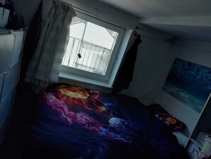 1 bedroom, iron/ironing board, WiFi, bed sheets - Beachside apartment in centre of town in Brighton. Best location (Brighton and Hove)