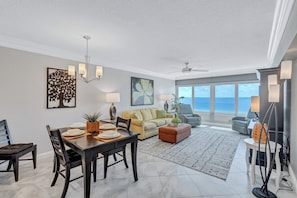 Dining - Beach View 1 Bedroom 902 (Sarasota)