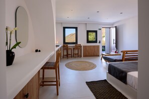 Red Soil Suite with Sea View | 1 間臥室、低過敏寢具、客房內保險箱、獨特裝潢