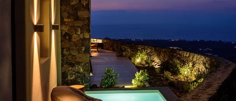 Lava Suite Outdoor hot tub and Sea View | Quang cảnh từ phòng