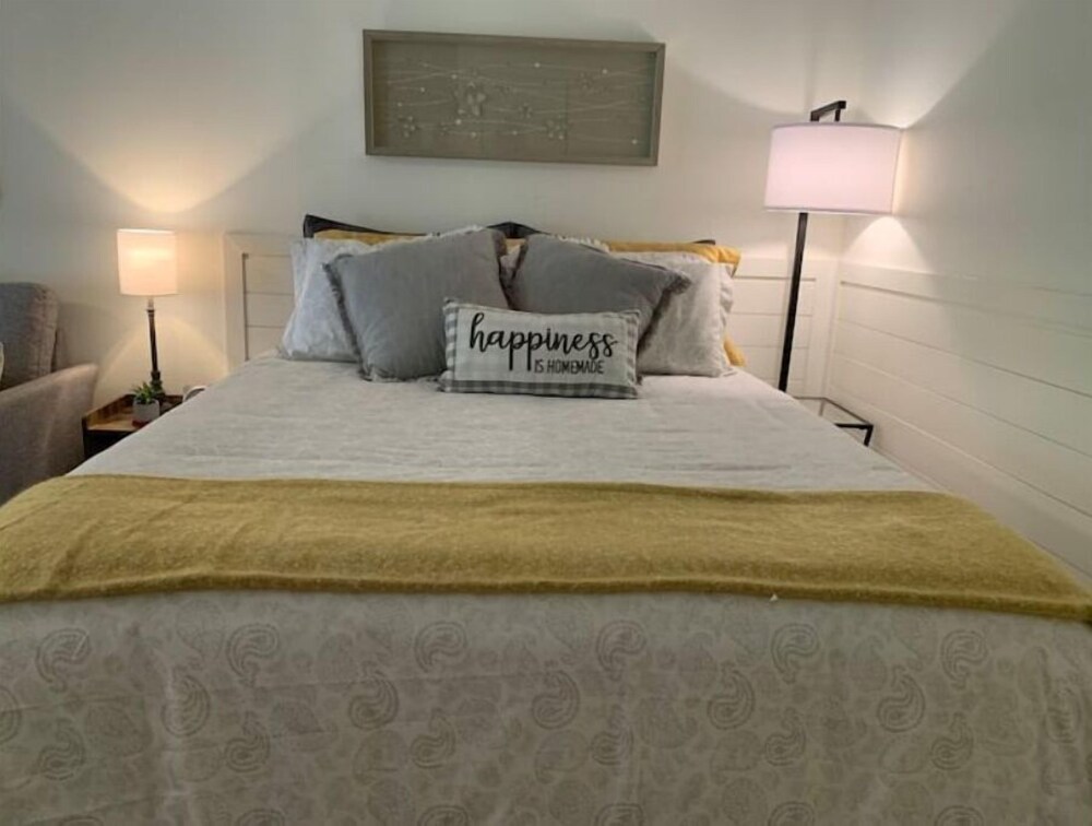 OneFineStay, Full Kitchen, W/D. A lovely Condo Fairfield Bay Vrbo