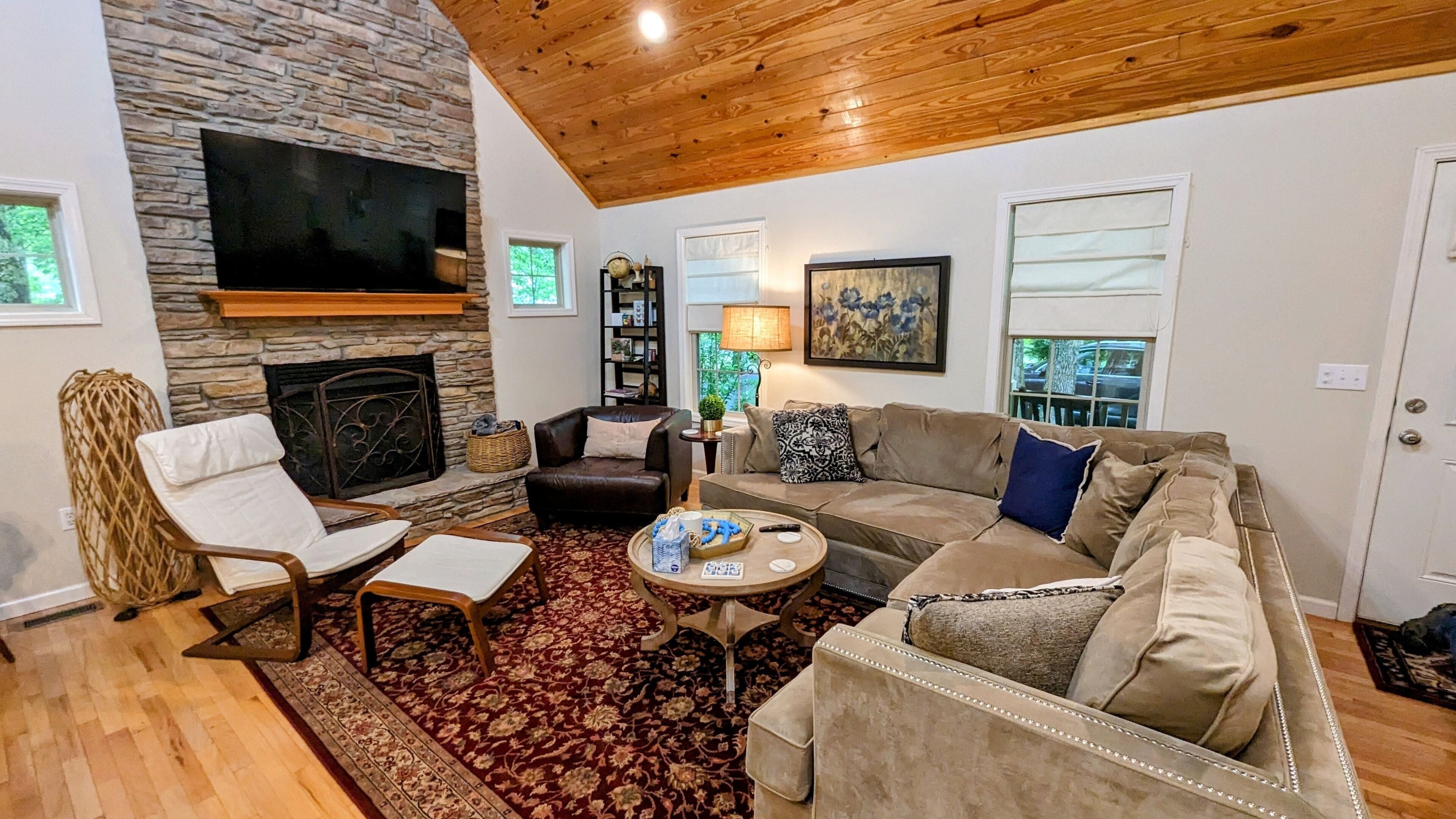 Hidden Woods Cottage - Jamestown, Boat Parking & Pet friendly