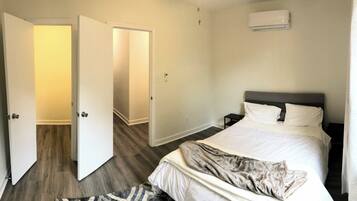 1 sovrum, skrivbord, strykjärn/strykbräda och gratis wi-fi