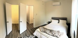 1 slaapkamer, een bureau, een strijkplank/strijkijzer, gratis wifi