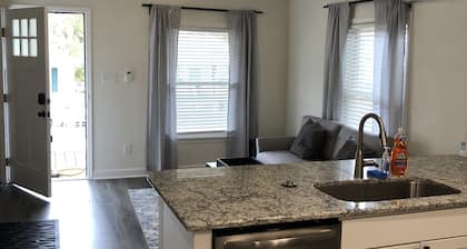 Lakewood/Lyon Park Renovated Cottage Near Duke 23B