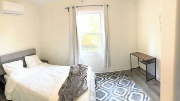 1 sovrum, skrivbord, strykjärn/strykbräda och gratis wi-fi